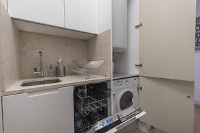 High Ceiling Duplex Apt Cais do Sodre