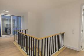 High Ceiling Duplex Apt Cais do Sodre