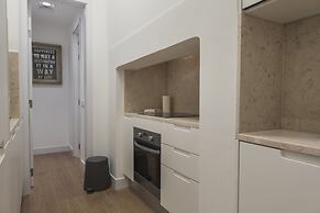 High Ceiling Duplex Apt Cais do Sodre