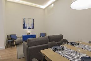 High Ceiling Duplex Apt Cais do Sodre