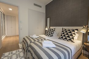 High Ceiling Duplex Apt Cais do Sodre