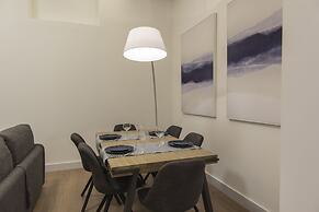 High Ceiling Duplex Apt Cais do Sodre