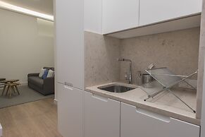 High Ceiling Duplex Apt Cais do Sodre