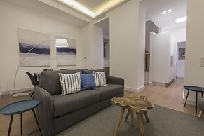 High Ceiling Duplex Apt Cais do Sodre