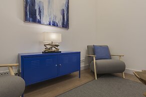 High Ceiling Duplex Apt Cais do Sodre