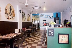 Sojourn Beds & Cafe - Hostel