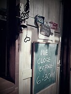 Sojourn Beds & Cafe - Hostel