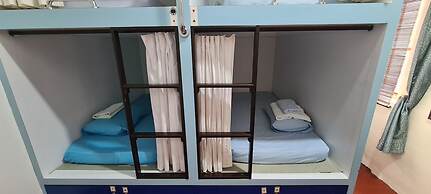 Sojourn Beds & Cafe - Hostel