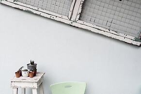 Sojourn Beds & Cafe - Hostel