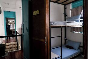 Sojourn Beds & Cafe - Hostel