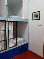 Sojourn Beds & Cafe - Hostel