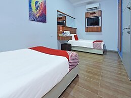 OYO 768 Fajar Baru Boutique Hotel