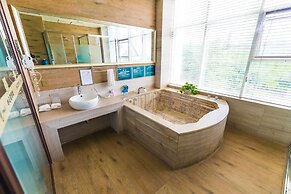 Fengxiang Hot Spring