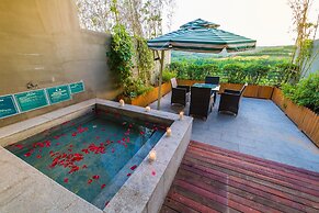 Fengxiang Hot Spring