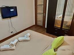 Spacious 1 BR Unit in AppleOne Ayala