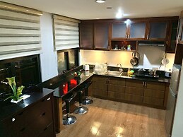 Spacious 1 BR Unit in AppleOne Ayala