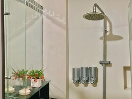 Spacious 1 BR Unit in AppleOne Ayala