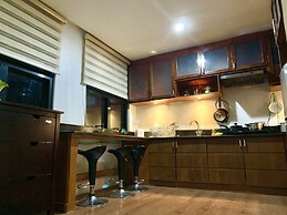 Spacious 1 BR Unit in AppleOne Ayala