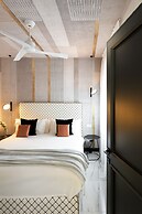 A World Aparts - 12 Viviani