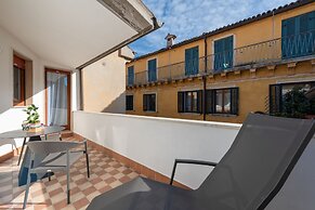 A World Aparts - 12 Viviani