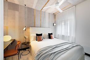 A World Aparts - 12 Viviani