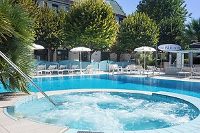 Hotel Paris Resort