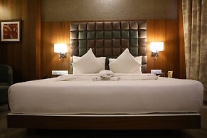 Neel's City Resort