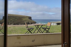 White Lodge Apartments