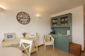 White Lodge Apartments