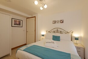 White Lodge Apartments