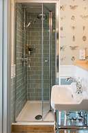 The Horse & Farrier Inn and The Salutation Inn