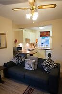 The Horse & Farrier Inn and The Salutation Inn