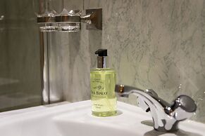 The Horse & Farrier Inn and The Salutation Inn