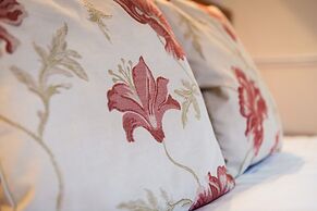 The Horse & Farrier Inn and The Salutation Inn