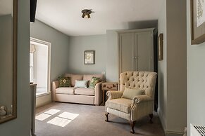 The Horse & Farrier Inn and The Salutation Inn