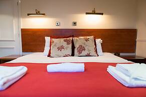 The Horse & Farrier Inn and The Salutation Inn