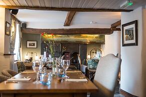 The Horse & Farrier Inn and The Salutation Inn