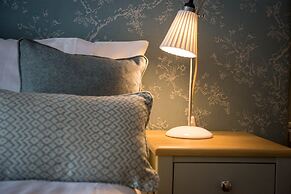 The Horse & Farrier Inn and The Salutation Inn