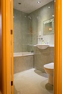 The Horse & Farrier Inn and The Salutation Inn