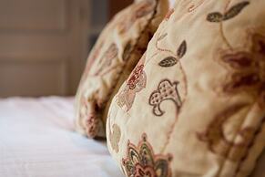 The Horse & Farrier Inn and The Salutation Inn