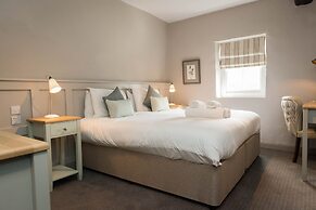 The Horse & Farrier Inn and The Salutation Inn