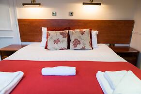 The Horse & Farrier Inn and The Salutation Inn