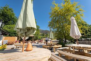 The Horse & Farrier Inn and The Salutation Inn