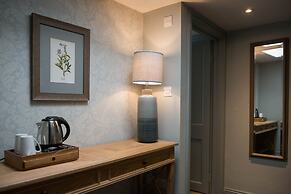 The Horse & Farrier Inn and The Salutation Inn