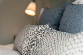 The Horse & Farrier Inn and The Salutation Inn