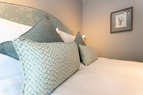 The Horse & Farrier Inn and The Salutation Inn