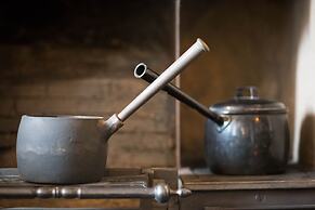 The Horse & Farrier Inn and The Salutation Inn