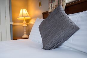 The Horse & Farrier Inn and The Salutation Inn