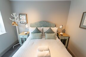 The Horse & Farrier Inn and The Salutation Inn