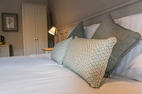 The Horse & Farrier Inn and The Salutation Inn